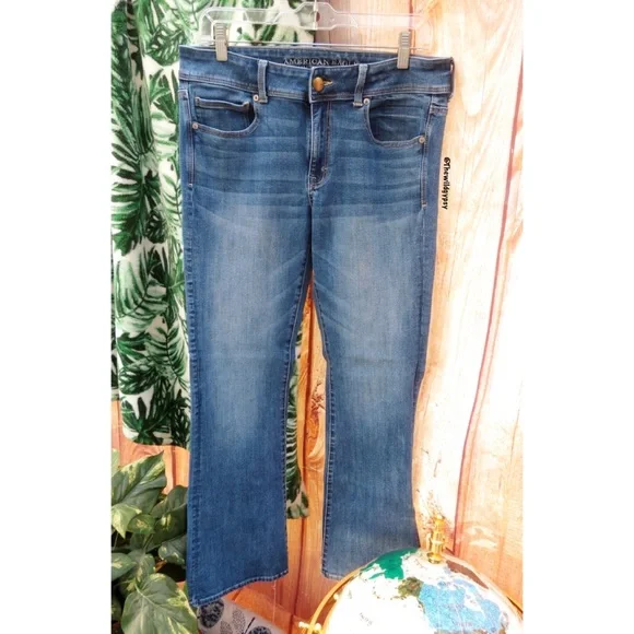 American eagle kick boot jeans 🍃 - Picture 2 of 9